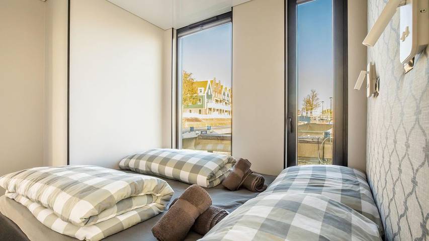 Bateau pour 5 personnes, avec jardin et piscine, animaux acceptés dans Volendam - 3