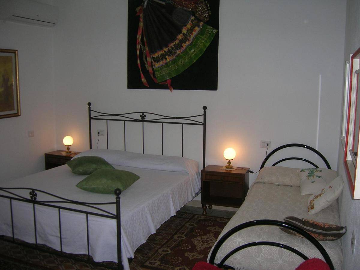 Double Room with Private Bathroom in Sorso, Province de Sassari