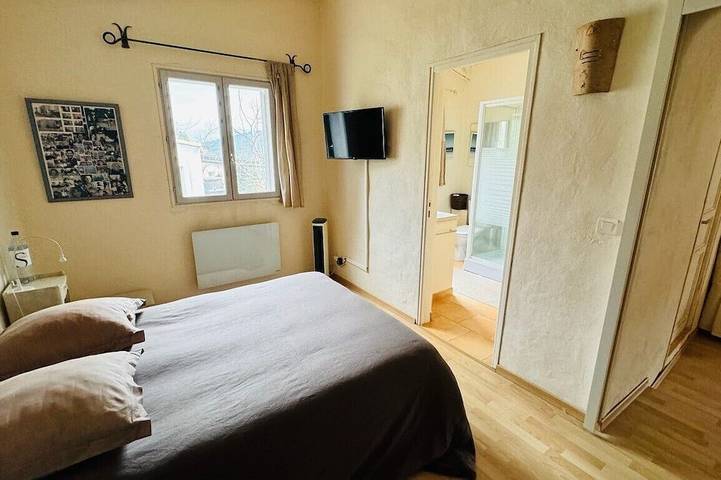 Location de vacances pour 5 personnes, avec jardin et terrasse à Manso (homonymie) - 2