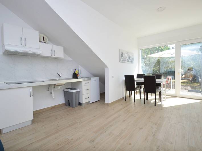 Ferienwohnung für 4 Personen, mit Terrasse und Garten in Umag - 2