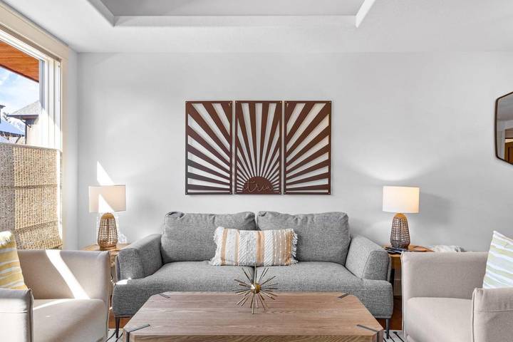 Vakantiewoning voor 2 personen, with terras and tuin as well as zwembad and whirlpool in Canmore