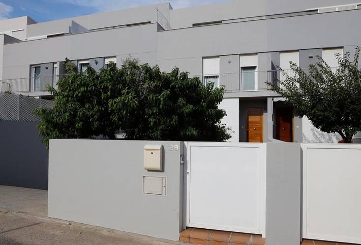 Casa rural para 8 personas, con Balcón y Terraza además de Jardín y Vistas en Maó - 2
