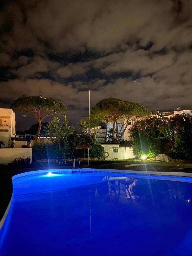 Apartamento para 4 personas, con jardín además de vistas y piscina en El Paraíso