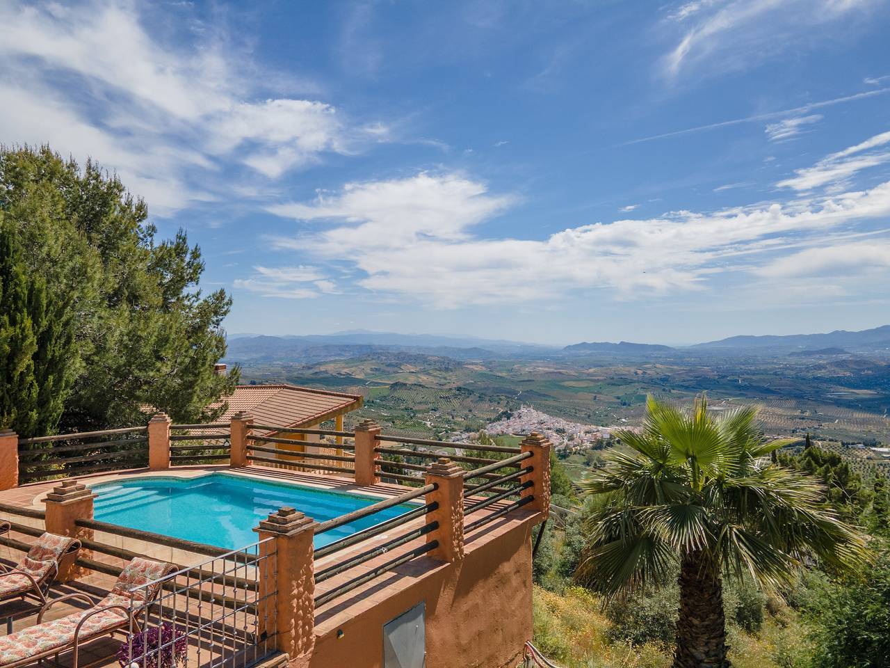 Charmante villa « Casa Liebre » avec vues panoramiques, piscine privée, Wi-Fi et climatisation in Alozaina, Sierra de las Nieves