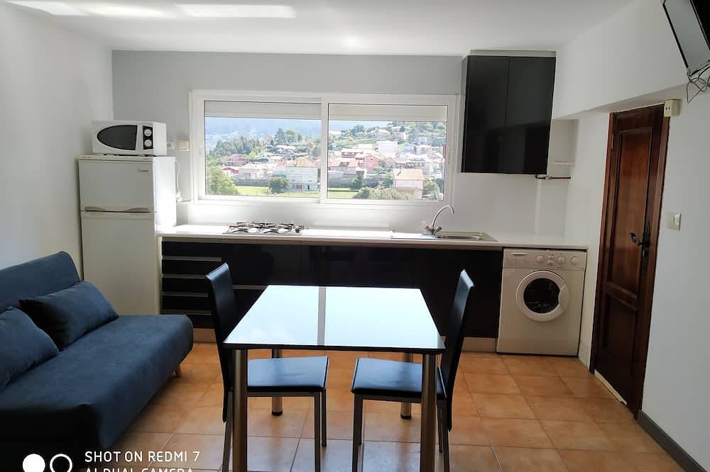 Entire apartment, Bueu: Studio Apartment 300 Meters From The Beach in Bueu, Rías Baixas