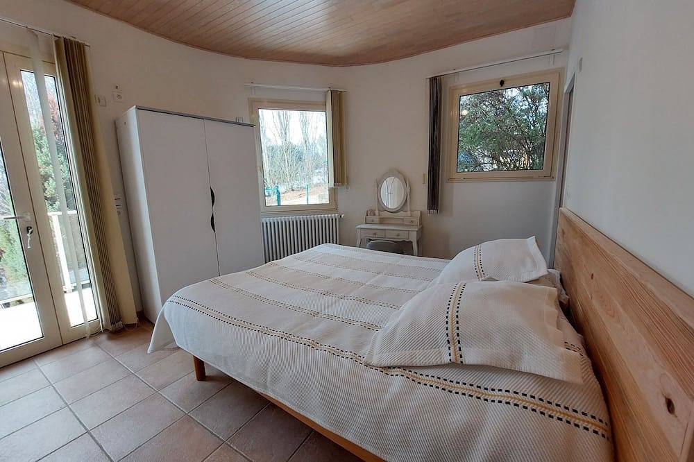 Appartement entier, Gîte la Rotonde entouré de nature au cœur du Périgord noir pour 2-7 p. in Simeyrols, Périgord Noir