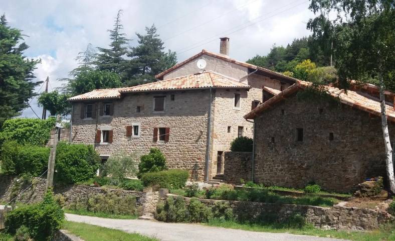 Gîte 'Joannet' avec vue sur la montagne, terrasse privée et Wi-Fi in Lamastre, Région de Tournon-sur-Rhône