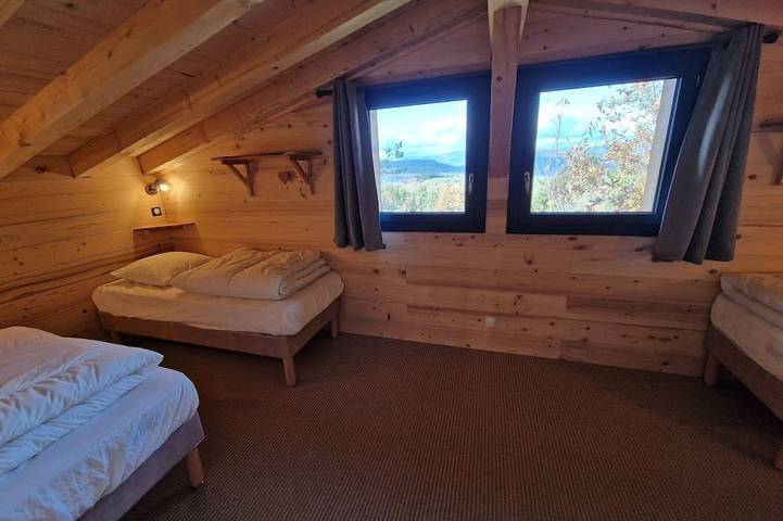 Gîte de 7 chambres pour 15 personnes, situé en pleine nature, Savoie in Saint-Paul-sur-Yenne, Région de Chambéry