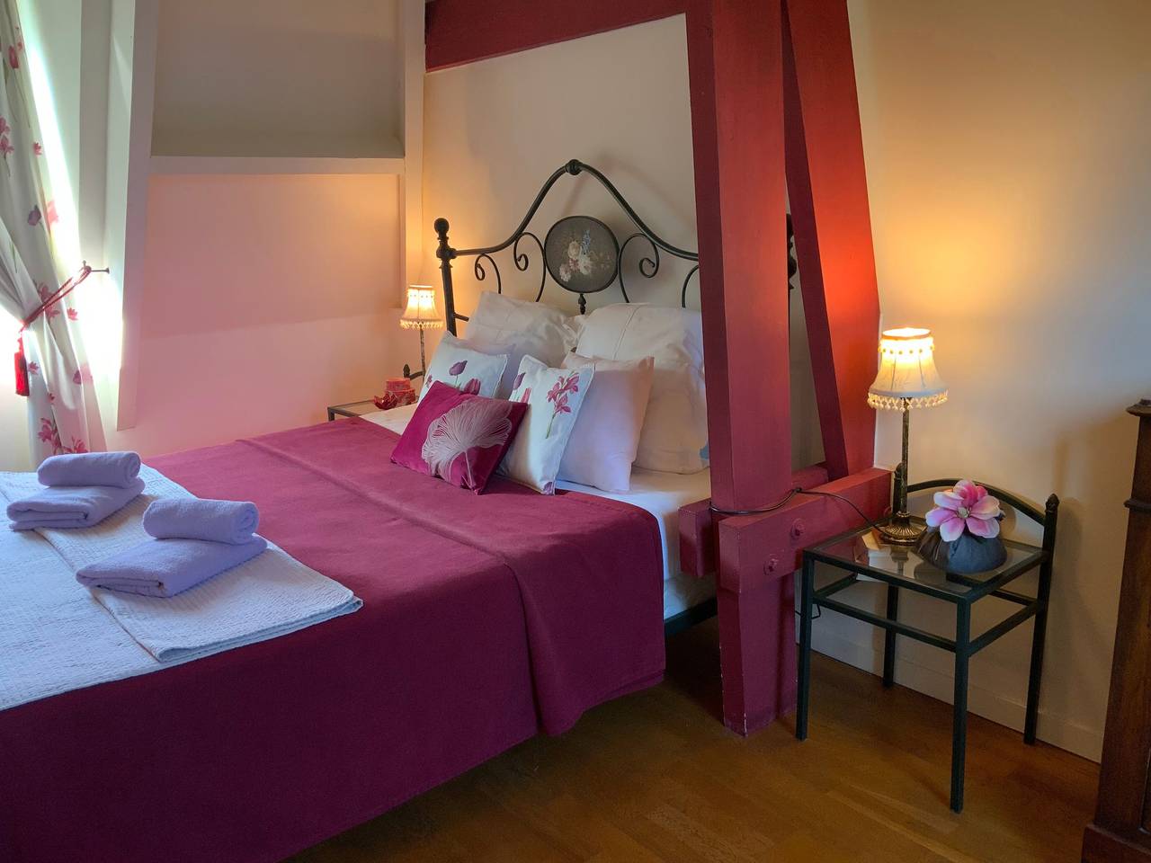 Chambre d’hôtes « Suite Romantique » avec terrasse et jardin partagés, Wi-Fi in Honfleur, Région de Lisieux