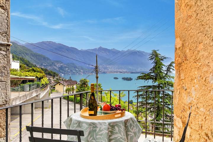 Ferienwohnung für 4 Personen, mit Balkon und Seeblick am Lago Maggiore (Schweiz)