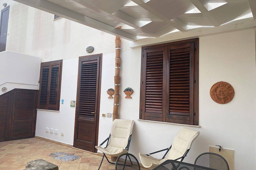 Delightful apartment in the center but 15 minutes from the sea in Favignana Stadt, Favignana