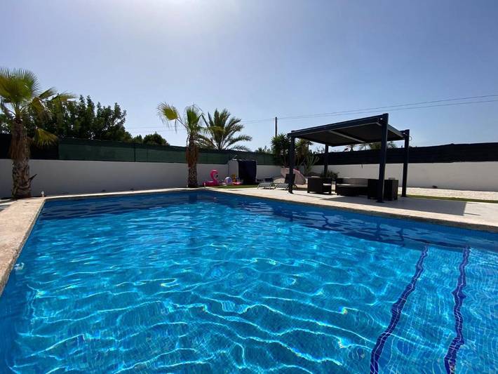 Location de vacances pour 7 personnes, avec Terrasse et Jardin ainsi que Piscine et Vue à Crevillent