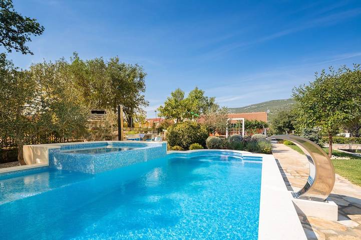 Ferienhaus für 8 Personen, mit Sauna und Garten sowie Whirlpool in Split-Dalmatien - 2