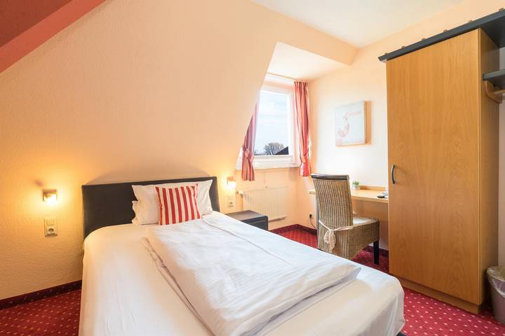 Chambre individuelle, douche ou baignoire, Wc, 1 chambre in Rüdesheim am Rhein, Arrondissement de Rheingau-Taunus