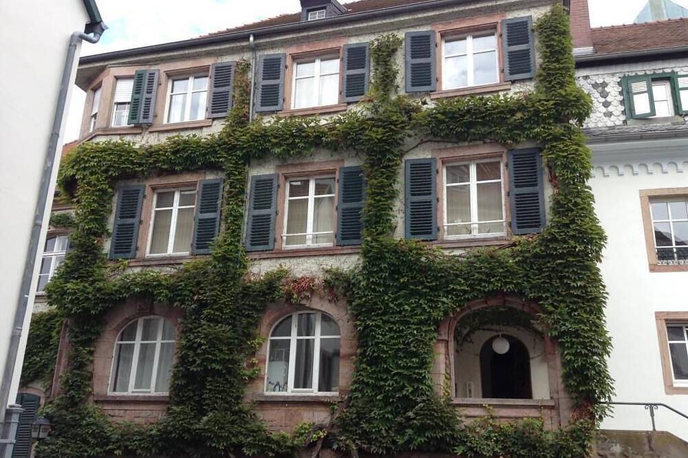 Ganze Wohnung, Beautiful Studio by Landsthul Marktplatz in Landstuhl, Saar-Nahe-Bergland