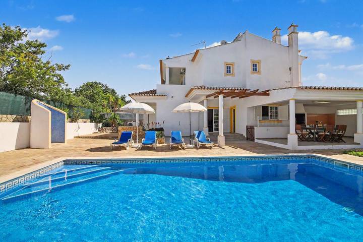 Villa voor 6 personen, met Balkon en Tuin