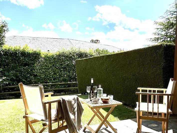 Location de vacances pour 8 personnes, avec vue ainsi que jardin et piscine à Estavar - 2