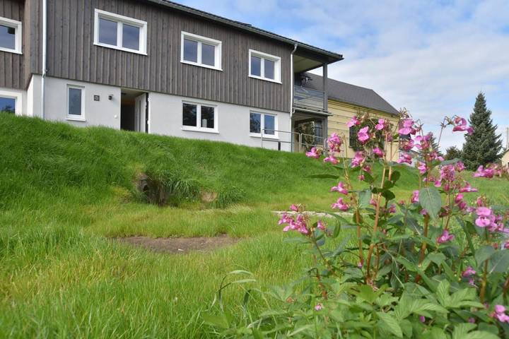 Ferienwohnung für 5 Personen, mit Terrasse und Garten sowie Sauna und Ausblick