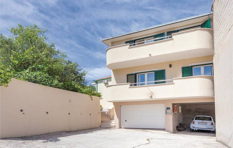 Ferienwohnung für 5 Personen, mit Terrasse in Trogir - 2