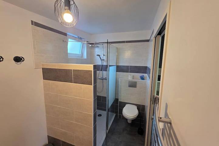 Apartamento entero, Studio 2 Pers. 25 m2 with terrace not overlooked, near beaches, port and village. in Larmor-Plage, Côte des Mégalithes