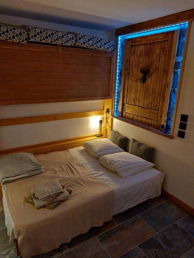 Gîte pour 3 personnes, avec vue et jardin dans Saint-Thibaud-de-Couz