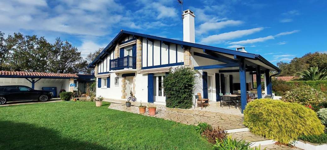 Villa voor 10 personen, with Balkon and Terras as well as Tuin and Zwembad in Ascain