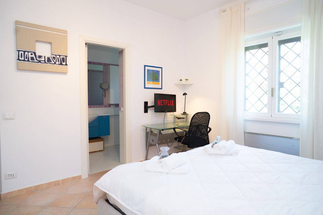 Ganze Wohnung, Modern Villa with Pool — Steps from the Golf Club in Castel Gandolfo, Parco Regionale dei Castelli Romani