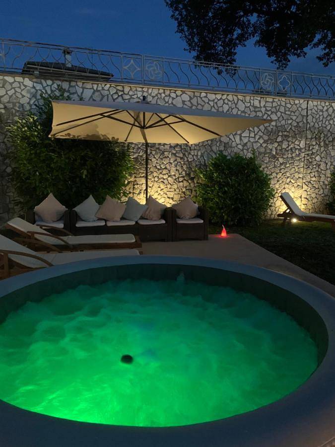 Location de vacances pour 4 personnes, avec jacuzzi ainsi que jardin et piscine à Viterbo - 2