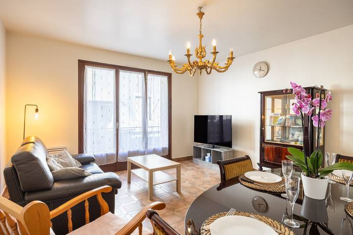 Hel lejlighed, Holiday Apartment "Gîte Le Scaphandre" with Balcony & Wi-Fi in Espalion, Aveyron