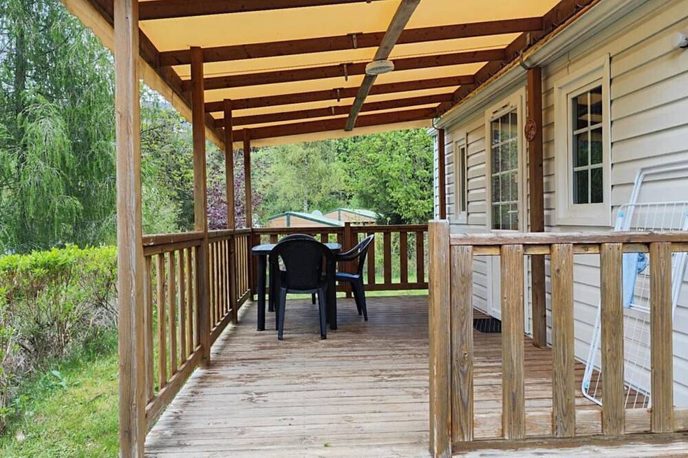 Cozy mobile-home - 3 guests in La Tour-d'Auvergne, Volcans d'Auvergne Regional Nature Park