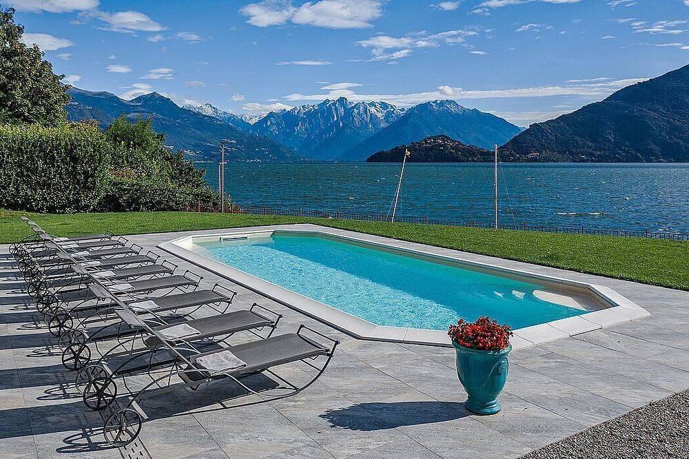 Villa Ippolita: An elegant and welcoming two-story villa located right on the Como Lake, with Free Wi-Fi. in Calozzo, Pianello del Lario