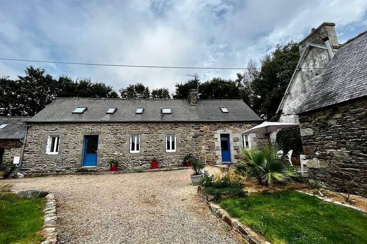 Gîte pour 6 personnes, avec jardin et terrasse à Lanmérin