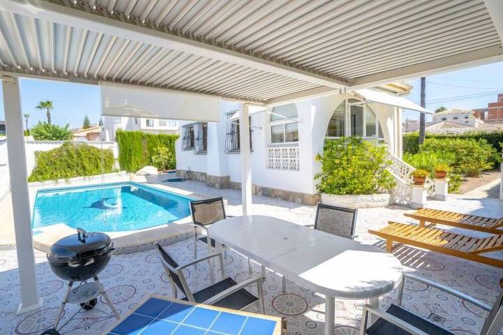 Holiday home for 4 people, with garden and pool - 1