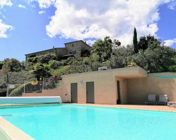 Gîte pour 8 personnes, avec jacuzzi et piscine ainsi que sauna et jardin à Saint-Julien-du-Serre