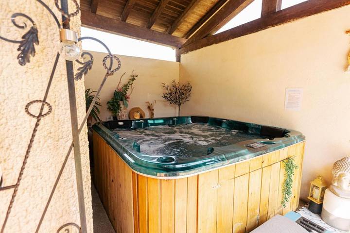 Location de vacances pour 7 personnes, avec jardin ainsi que piscine et jacuzzi à Trèbes - 2