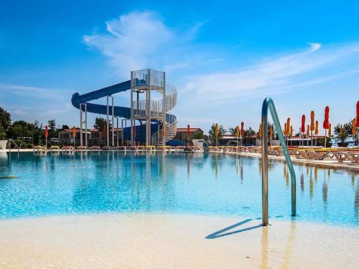 Camping für 6 Personen, mit Terrasse und Kinderpool in Medulin