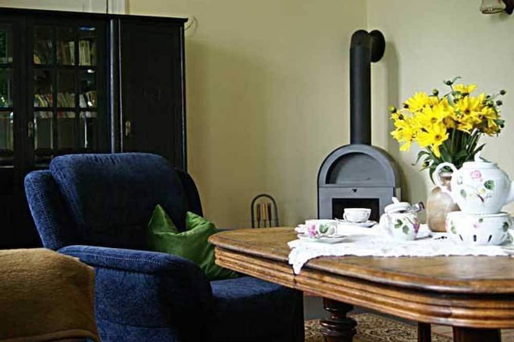 Ganze Wohnung, Ferienwohnung Bauernstube - Friesenborg - Fewo Klein Sande in Hinte, Nordseeküste