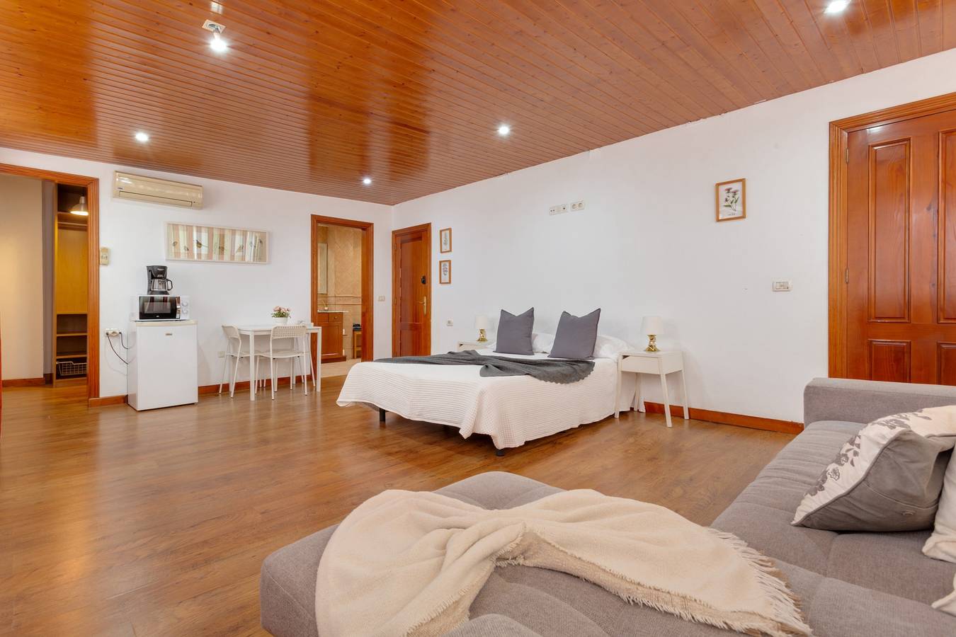 Studio entier, Studio de vacances « Chambre centrale avec salle de bain » et Wi-Fi in Distrito Salud-La Salle, Santa Cruz de Tenerife
