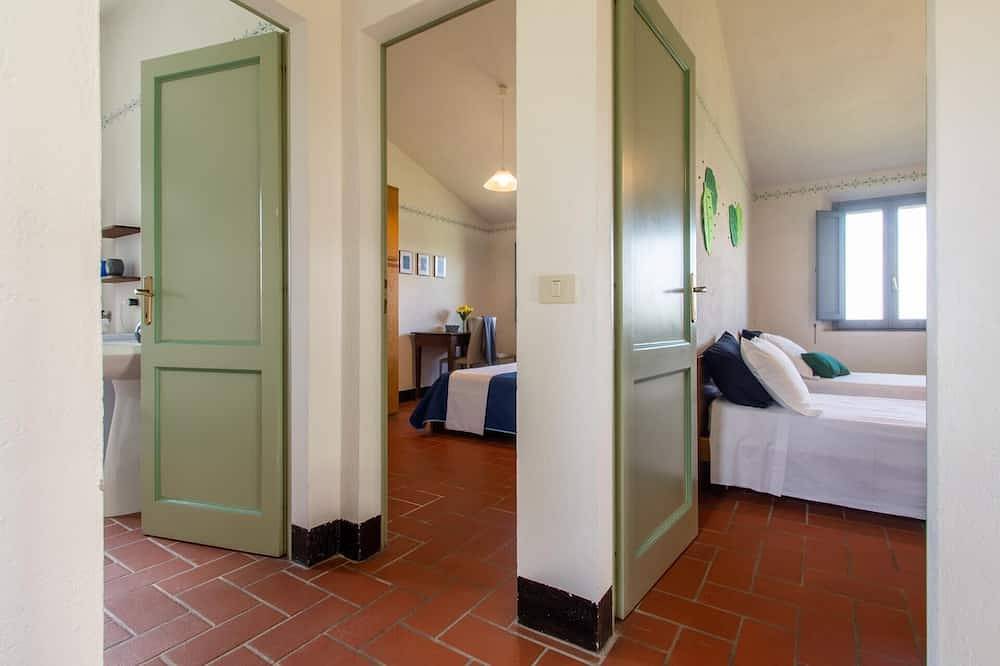 Apartamento entero, Casa Paciano, near town, apartments with pool, Noce in Paciano, Provincia de Perugia