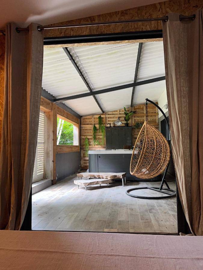 Hôtel pour 2 personnes, avec Jacuzzi et Terrasse ainsi que Jardin et Piscine à Fontenille-Saint-Martin-d'Entraigues