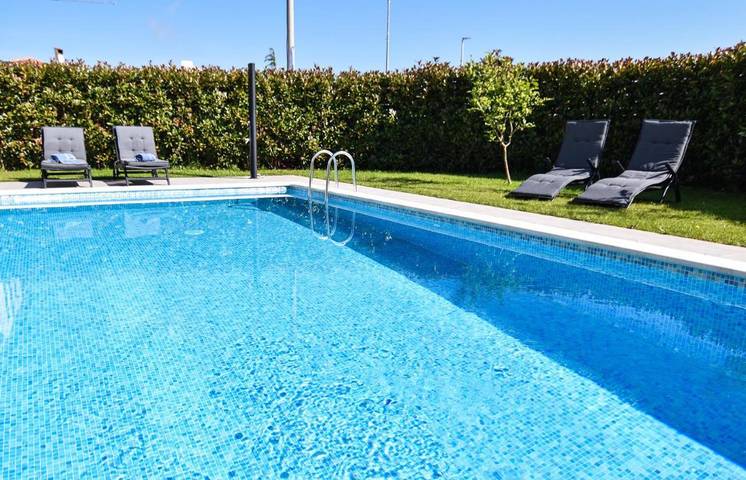 Apartamento de vacaciones para 4 personas, con vistas además de piscina y jardín - 1
