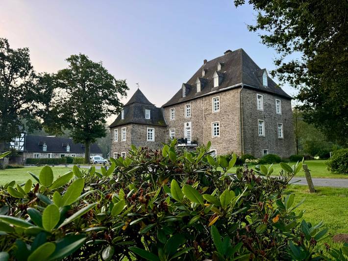 Appartement entier, Appartement "Turmhaus" avec terrasse privée, jardin privé et Wi-Fi in Eslohe, Arrondissement du Haut-Sauerland
