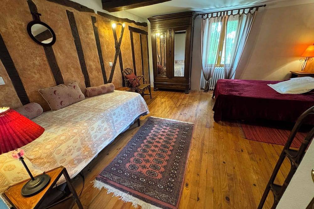 Demeure de charme \"Au Coeur de la Gascogne\".  Gîte 7 personnes. in Montesquiou, Gers