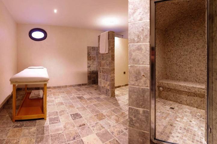 Gîte pour 2 personnes, avec Jacuzzi et Terrasse ainsi que Jardin et Piscine à Vogüé - 2