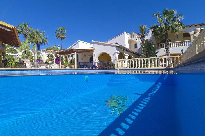 Villa für 10 Personen, mit Balkon und Garten - 1