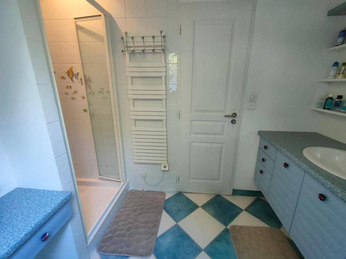 Appartement de vacances entier, Double Room with Shared Bathroom in Magny-les-Hameaux, Parc naturel régional de la Haute Vallée de Chevreuse