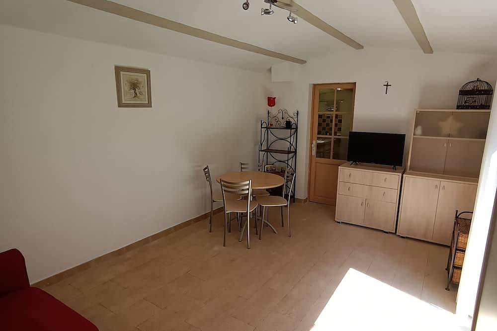 Entire apartment, La Chenaie in Mazan, Parc naturel régional du Mont-Ventoux