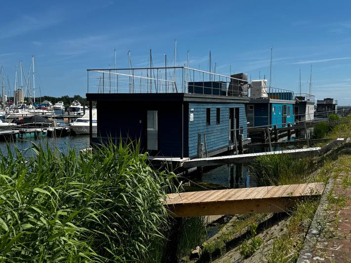 Hausboot für 4 Personen, mit Terrasse und Ausblick in Großenbrode