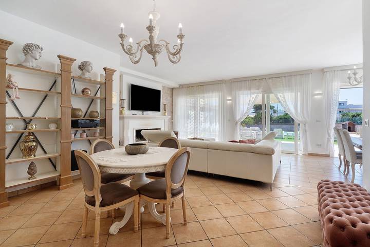 Casa Vacanze 'Alisea' con Vista Mare, Wi-Fi e Aria Condizionata in Torre Suda, Racale