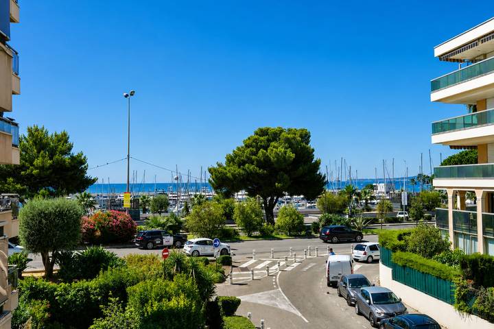 Apartamento entero, Apt for 6 Guests with Sea & Marina Views – 10 Min from Nice in Saint-Laurent-du-Var, Costa mediterránea (Francia)